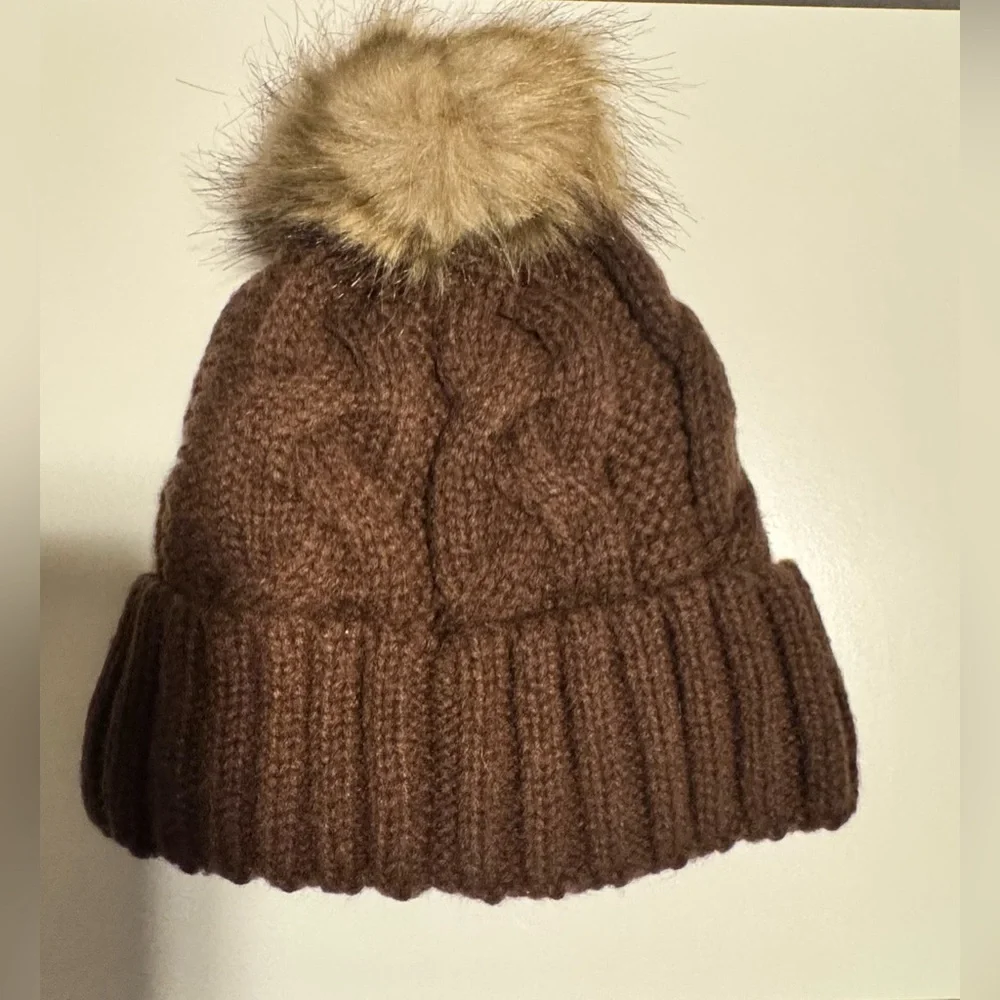 New Women's Juicy Couture w/Heart Charm Knit Faux Fur Pom Brown Beanie Hat